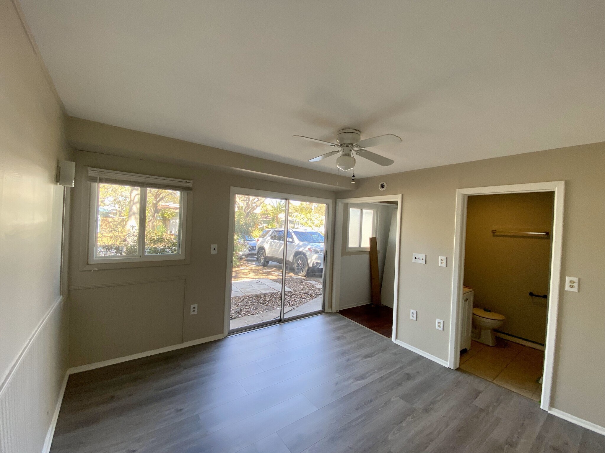 Building Photo - 1305 N Lotus Dr