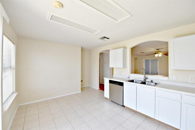 Building Photo - 2100 Killians Way