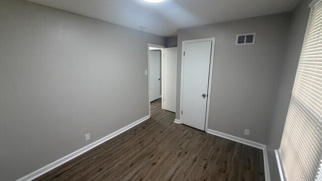 Building Photo - 1430 Golden Dr