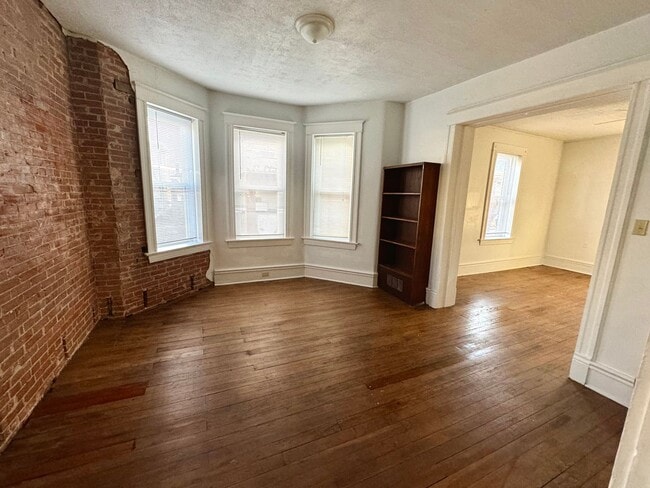 Building Photo - 4 Bedroom / 2 Bath House - Near SEMO's Cam...
