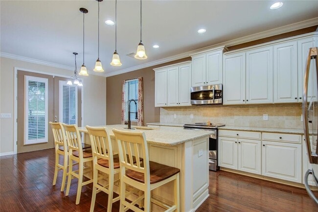 Building Photo - 1122 Oakcrest Dr