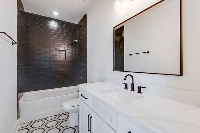 Building Photo - Bright + Modern 4BR in Walkable Inglewood — Available Dec 1