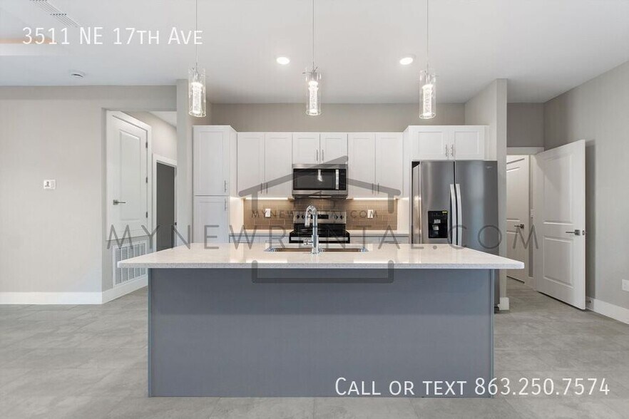 Building Photo - 3511 NE 17th Ave