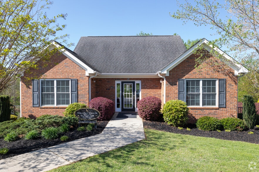 Building Photo - Auston Woods Apartments