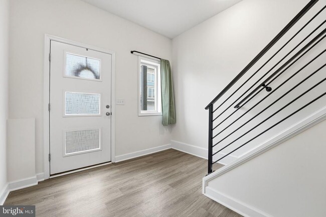 Building Photo - 139 Oak View St