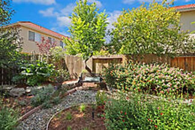 Building Photo - Beautiful 3 Bedroom Home-$750.00 Off 1st M...
