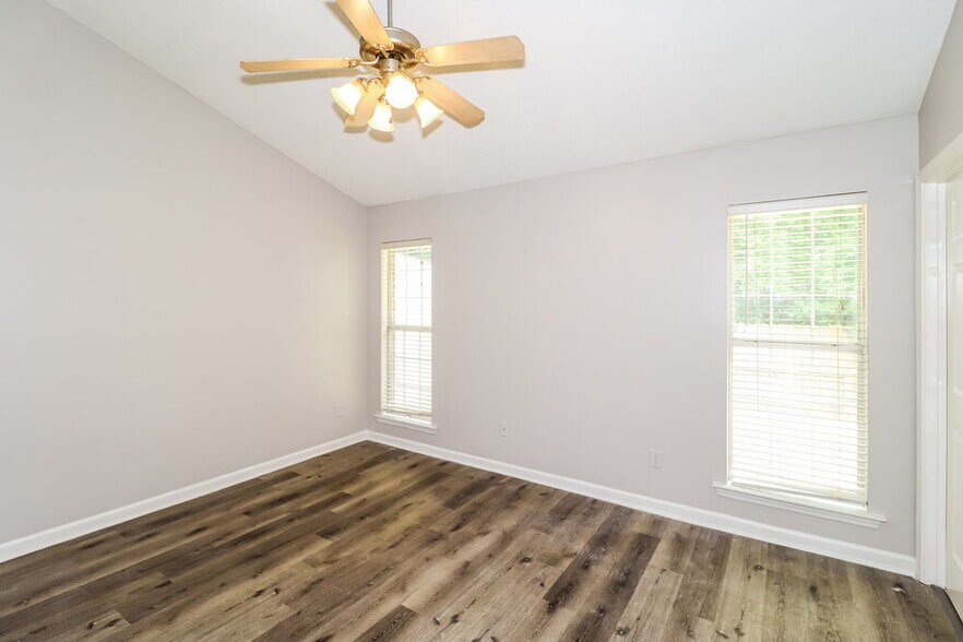 Building Photo - 10362 Cottage Oaks Dr