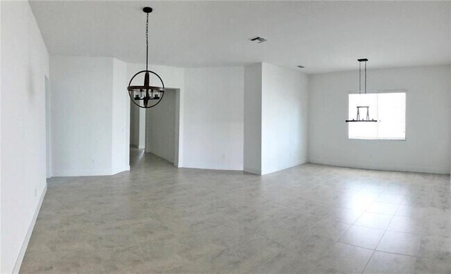 Building Photo - 10930 Windward St