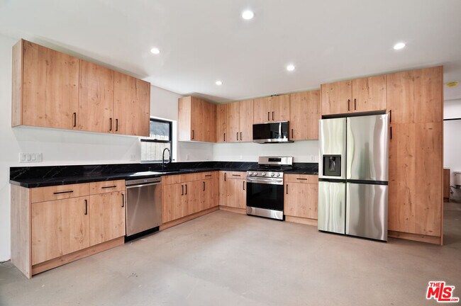 Building Photo - 6236 Sale Ave