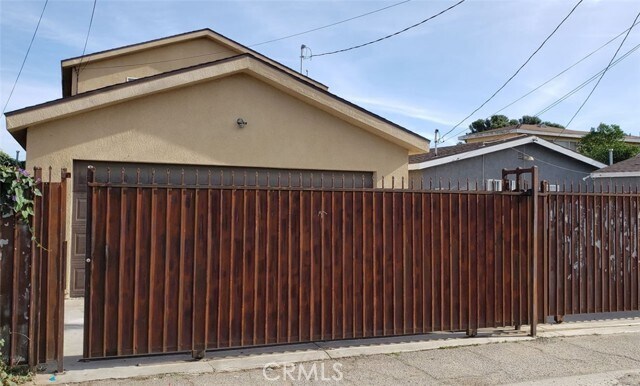 Building Photo - 8925 Menlo Ave