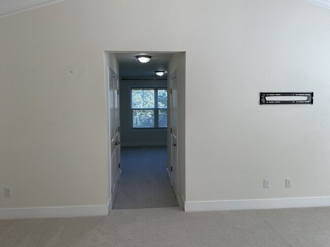 Building Photo - 4 Bedroom 2.5 Bathroom located in Old Mill...