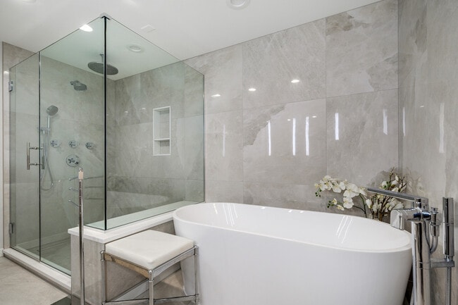 Building Photo - 501 N Kingsbury St