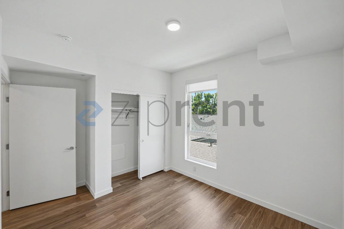 Building Photo - Unit 315