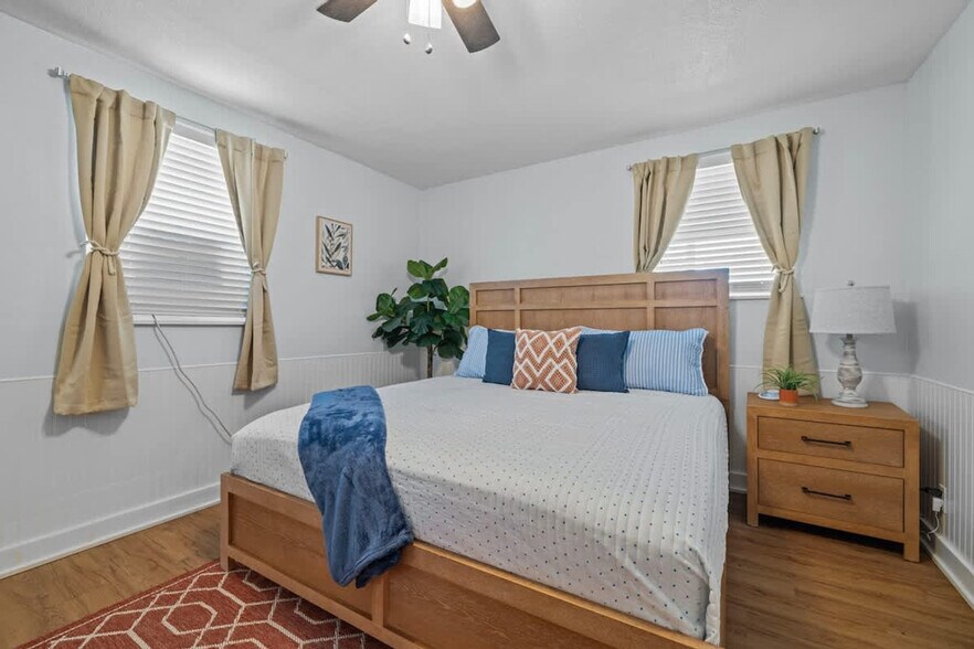 Building Photo - 1427 W Ocean View Ave