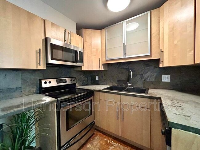 Building Photo - 634 Chipley Ave