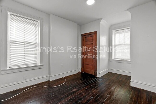 Building Photo - 2042 Russell Blvd