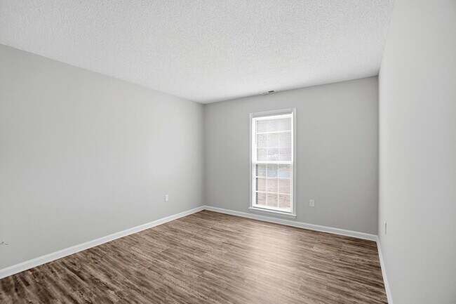 Building Photo - 3 Bedroom Ranch with a 2 Car Garage!