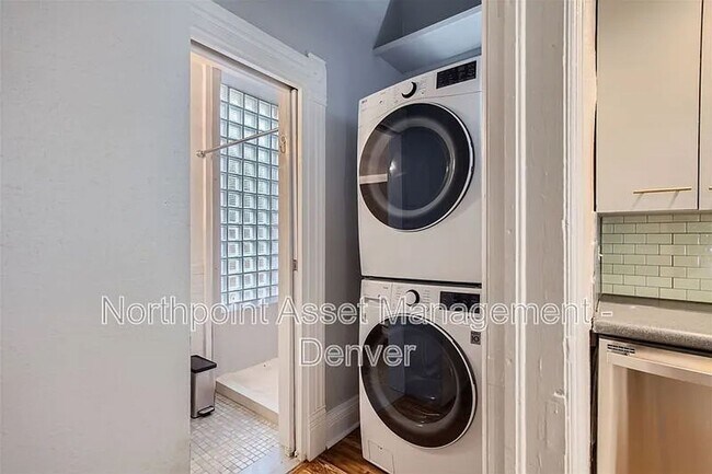 Building Photo - Newly Renovated Single Family Home | 1 BR/1BA | Fireplace!