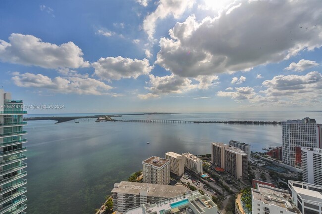 Building Photo - 1300 Brickell Bay Dr