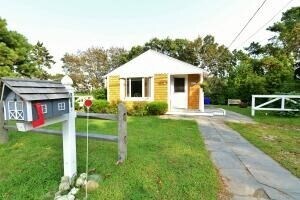Building Photo - 208 Standish Rd