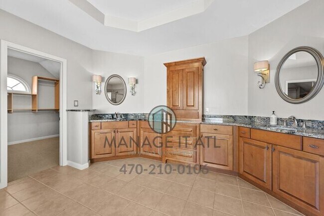 Building Photo - Fabulous 5-bedroom house with modern ameni...