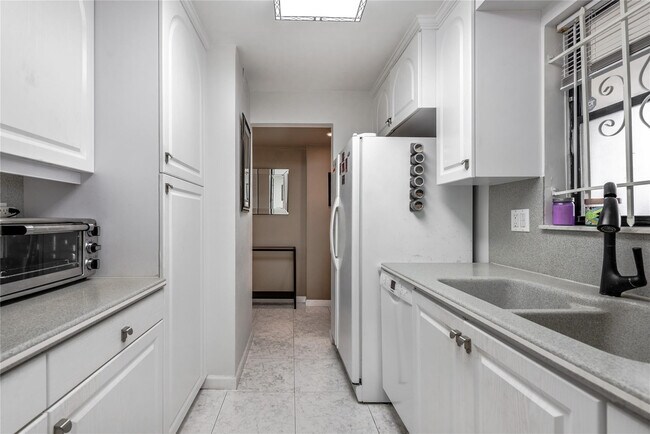 Building Photo - 1401 S Federal Hwy