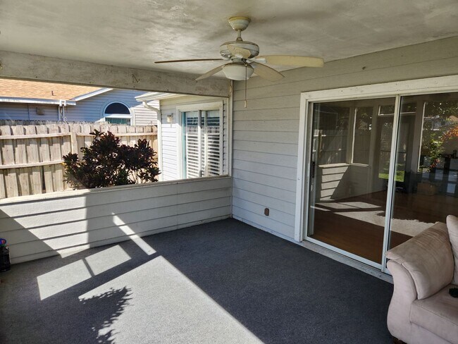 Building Photo - Spacious  2 Bedroom 2 Bathroom home Coming...