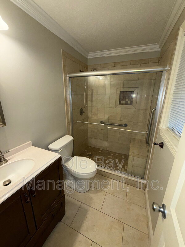 Building Photo - 2016 Cathedral Way