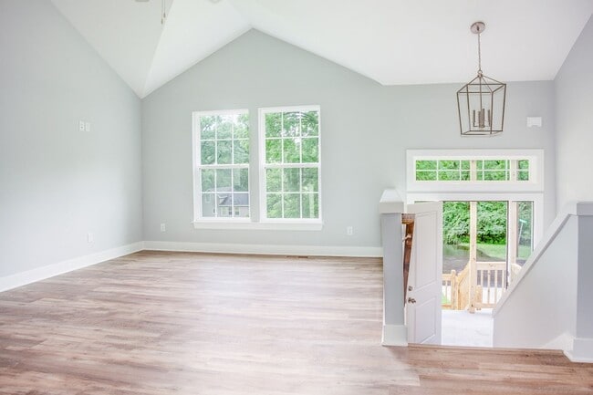 Building Photo - SEE IT NOW: Beautiful home in Avondale, MO!