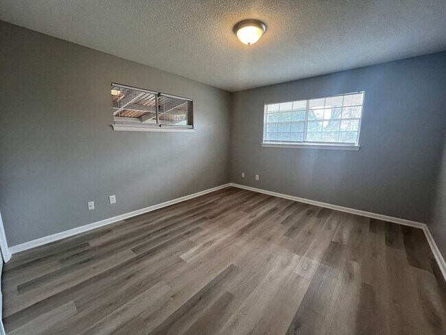 Building Photo - 4076 Teakwood Dr