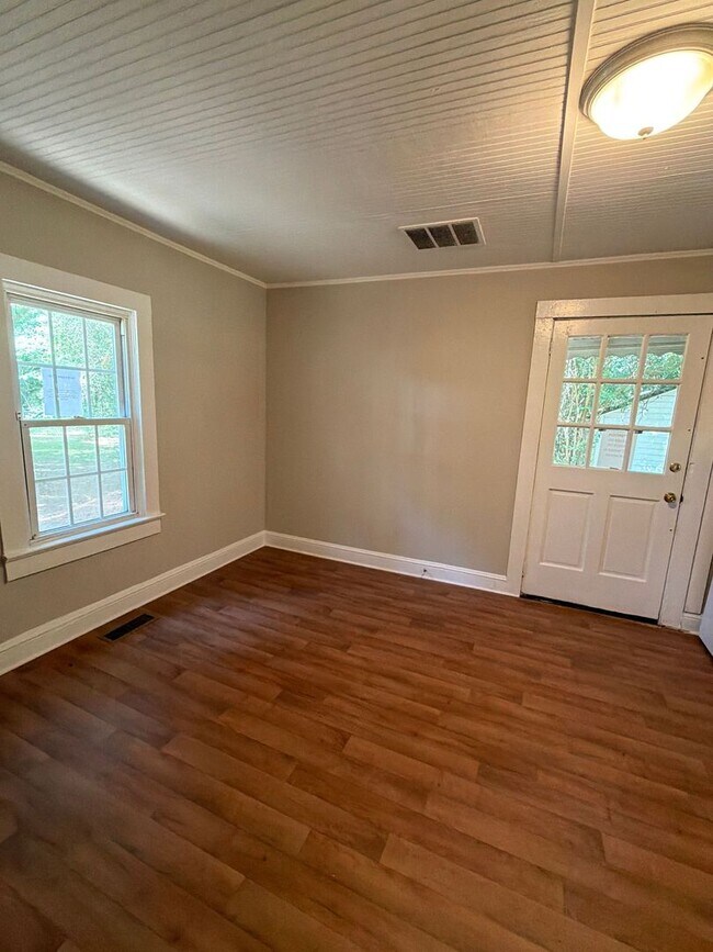 Building Photo - 3516 Eastway Dr
