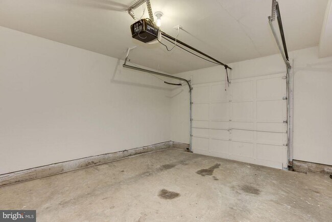 Building Photo - 21588 Bankbarn Terrace
