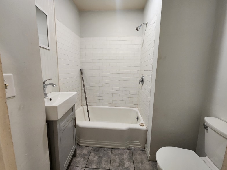 Building Photo - 12 State St