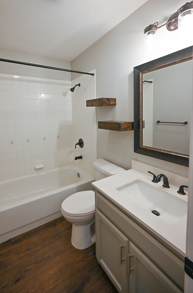 Building Photo - Cozy 3 Bedroom 2 Bath beautiful brick home...