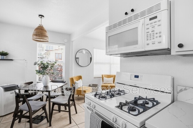 Building Photo - 2606 Juan St