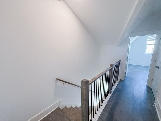 Building Photo - 16 Nats Ct