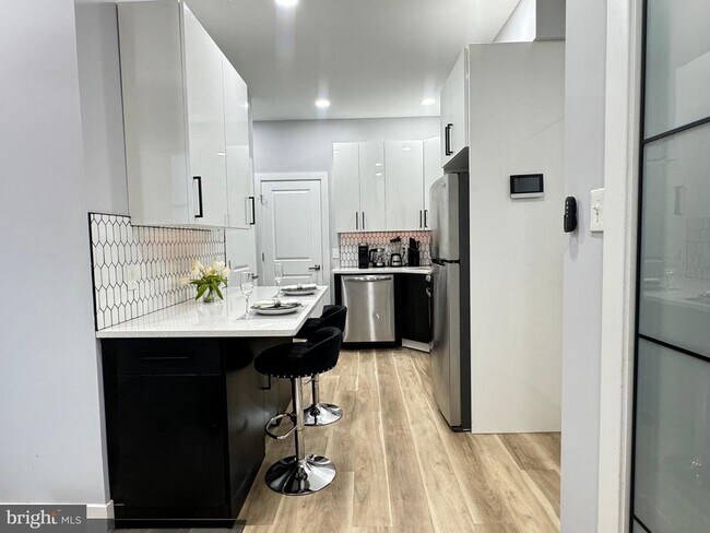 Building Photo - 1324 N 5th St