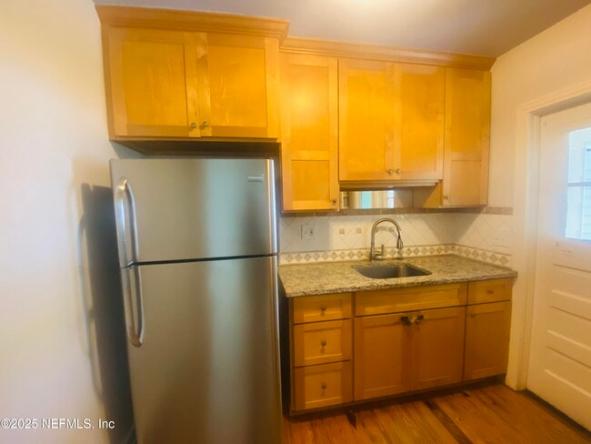 Building Photo - 1349 Menna St