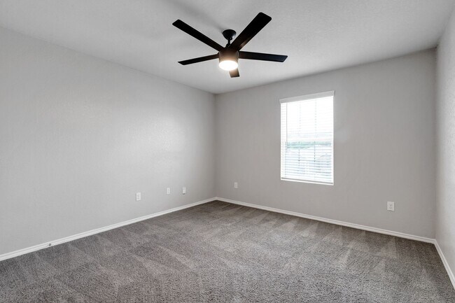 Building Photo - ***MOVE-IN SPECIAL: THREE WEEKS FREE***Mod...