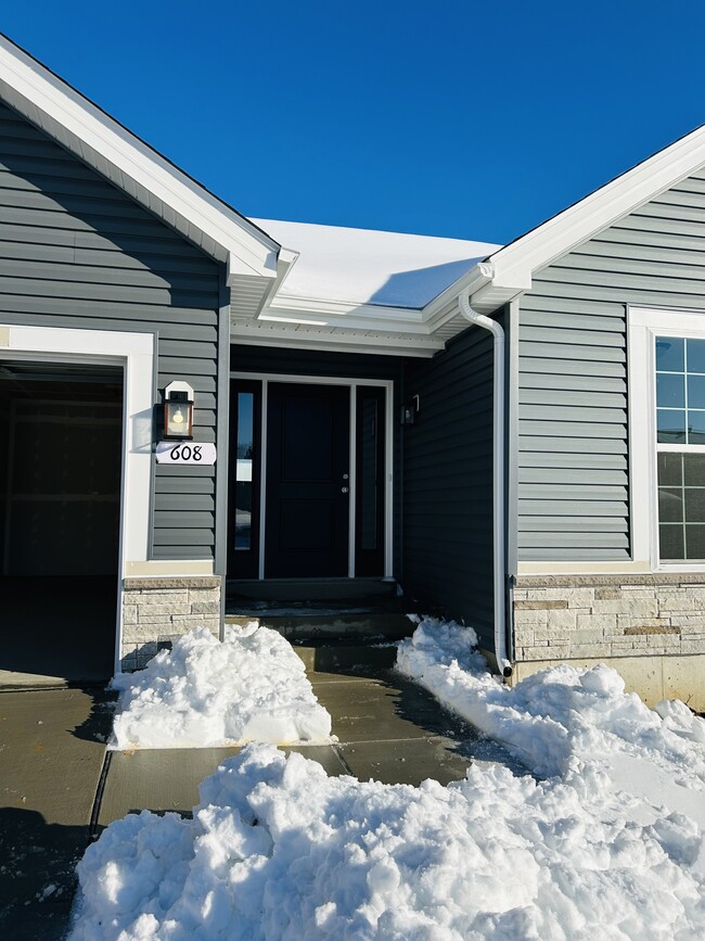 Building Photo - 608 Allegiance Dr