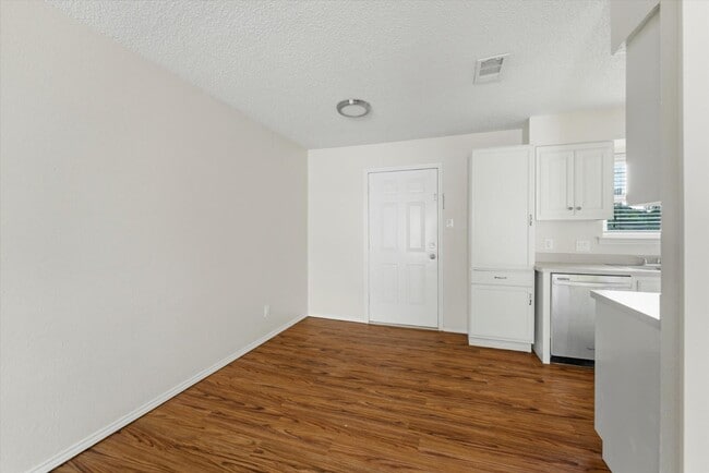 Building Photo - 401 N 7th St