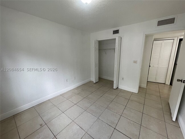 Building Photo - 1251 SE 31st Ct