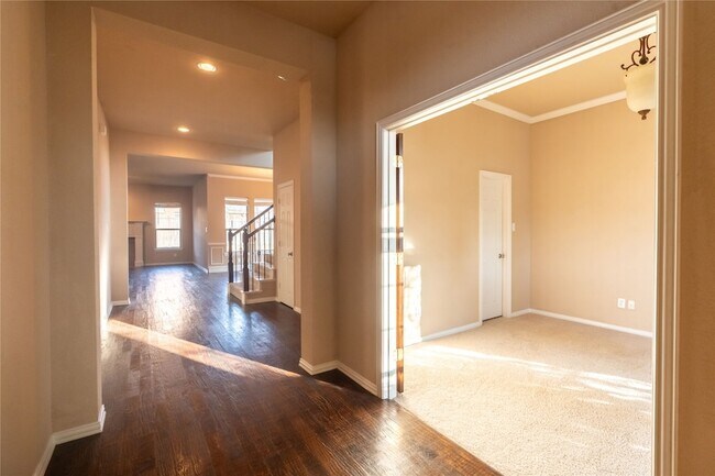 Building Photo - 2505 Vista Oaks Dr