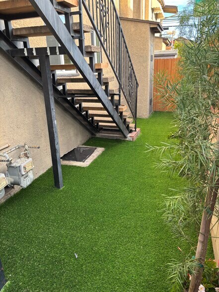 Building Photo - 1911 W Alameda Ave