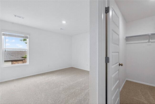 Building Photo - 6802 SW Dignity Ave