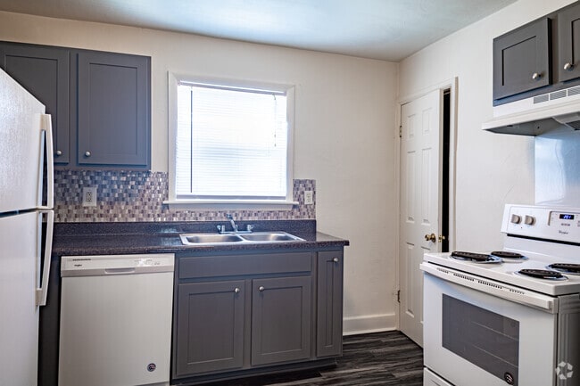 2BR, 1BA - The Legend at Walnut Hill
