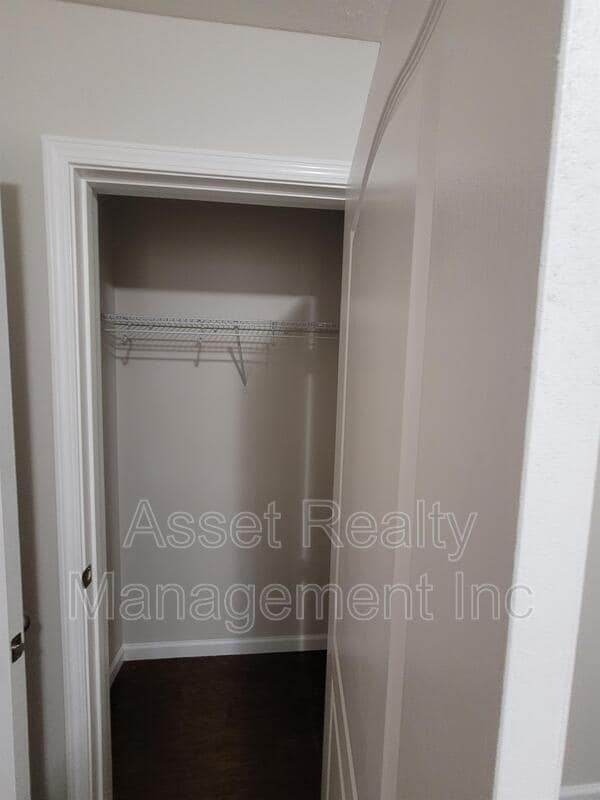 Building Photo - 2013 Paris Rd