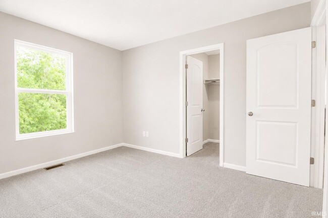 Building Photo - 3559 Canal Square Dr