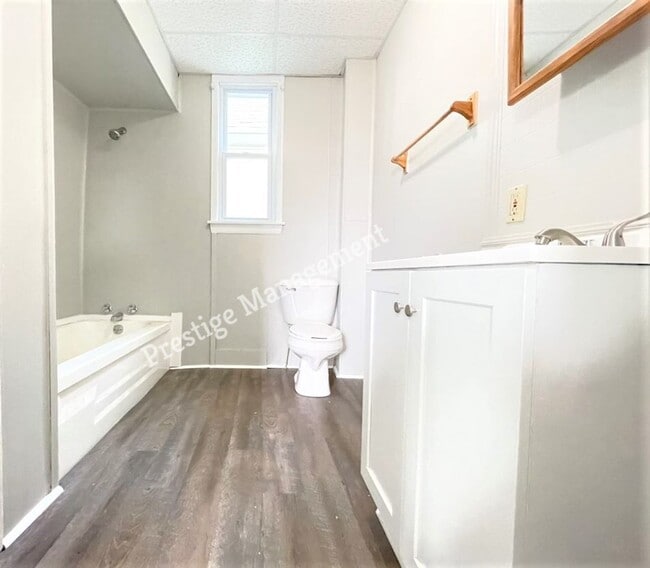 Building Photo - Large Renovated 3 bed 2 bath Home