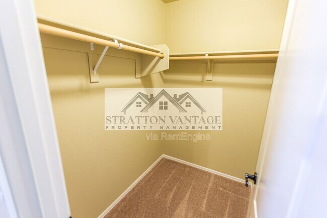 Building Photo - 976 S Adam Way